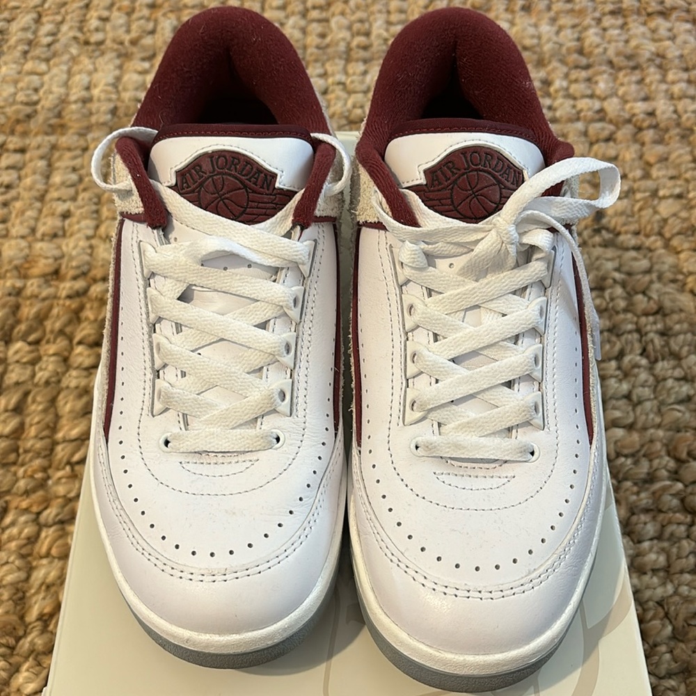 Air Jordan 2 Retro Low. men’s 7.5, women’s 9